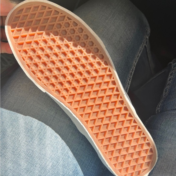 Vans - Picture 2 of 2